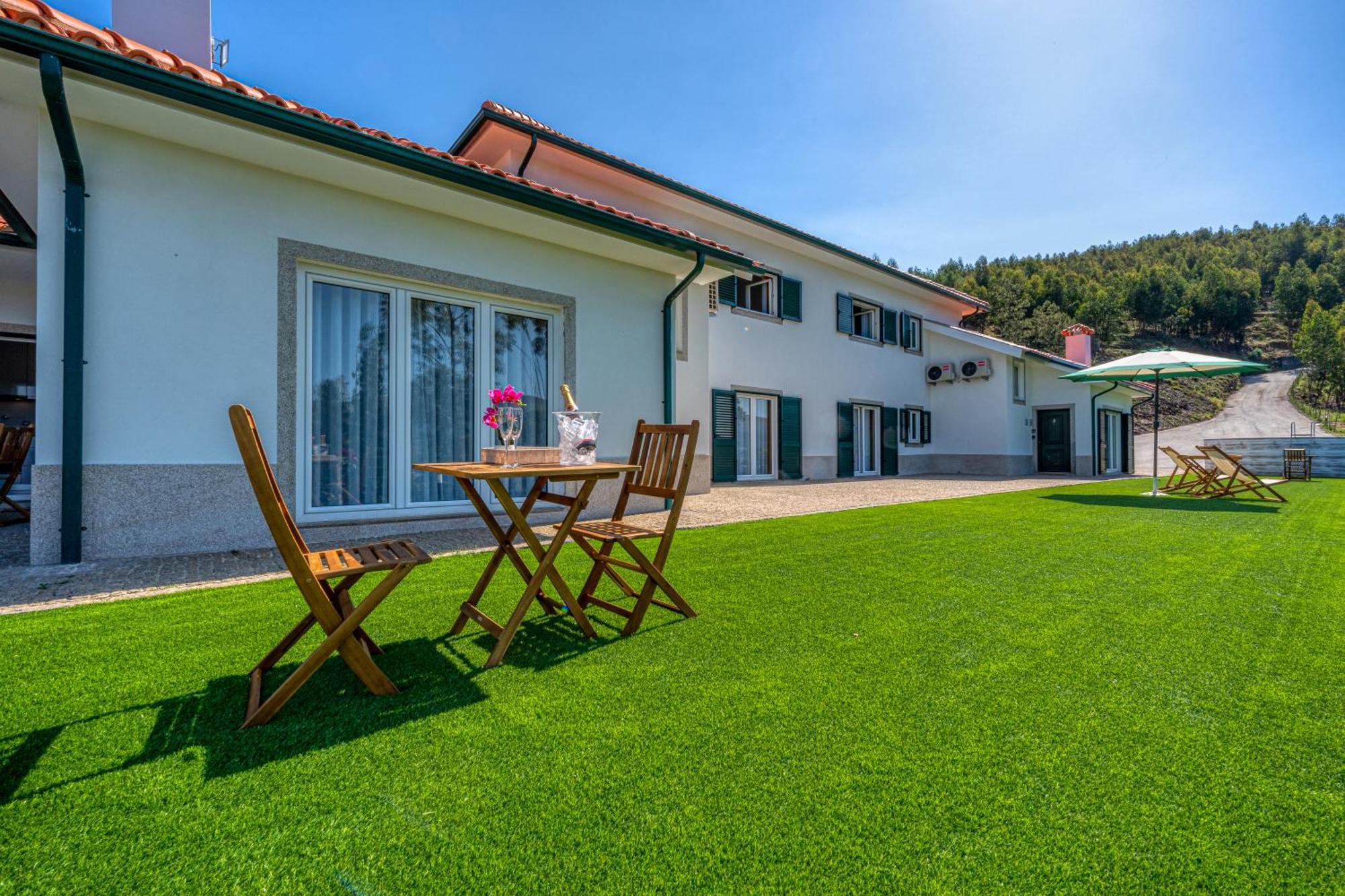 Central Suites Arouca Exteriör bild